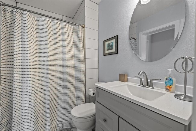 Building Photo - 2832 47th Ave S