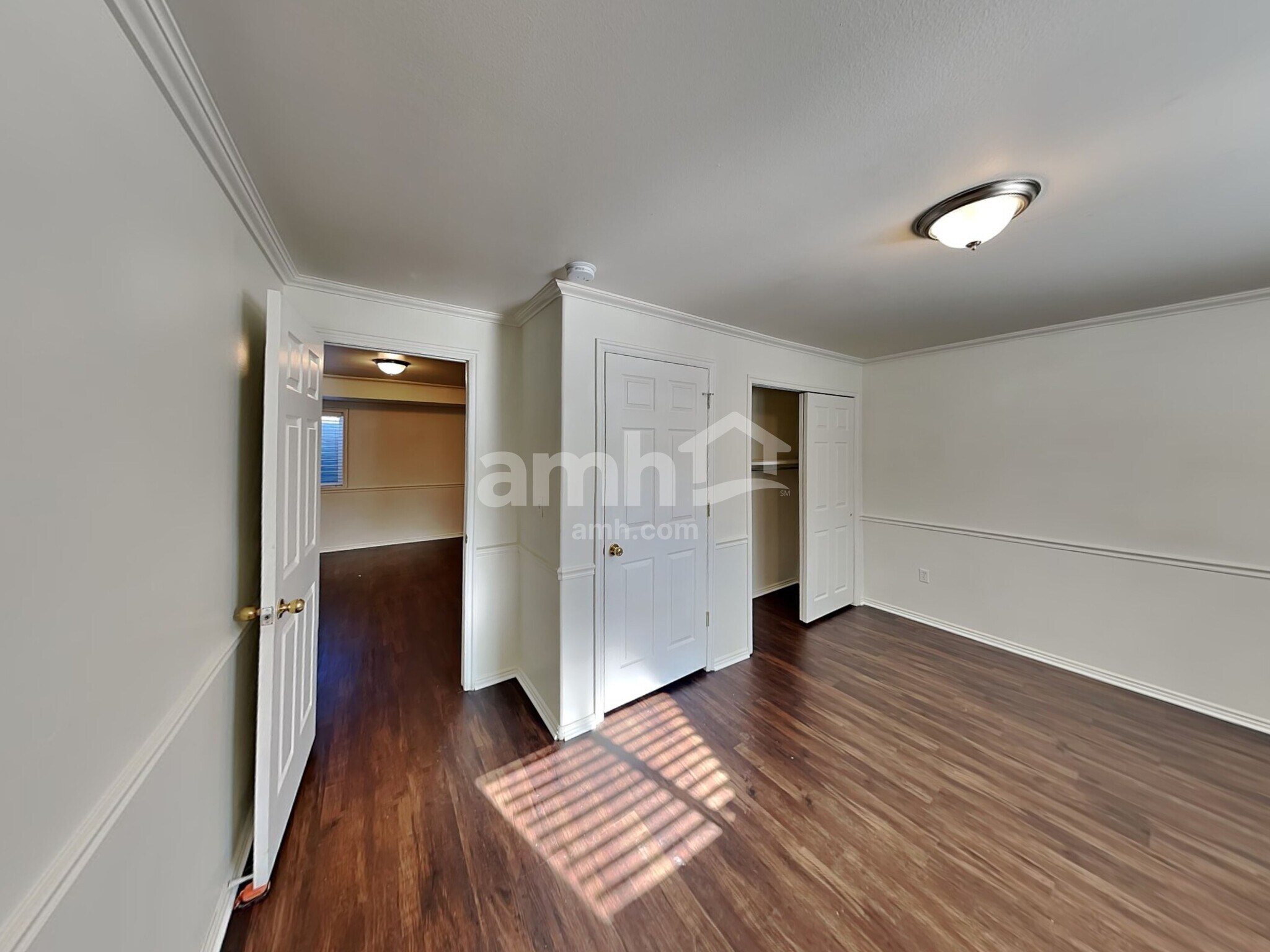 Building Photo - 523 E Center St