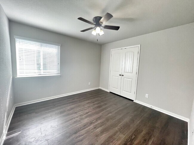 Building Photo - Charming single story 3-bedroom 2-bath hom...