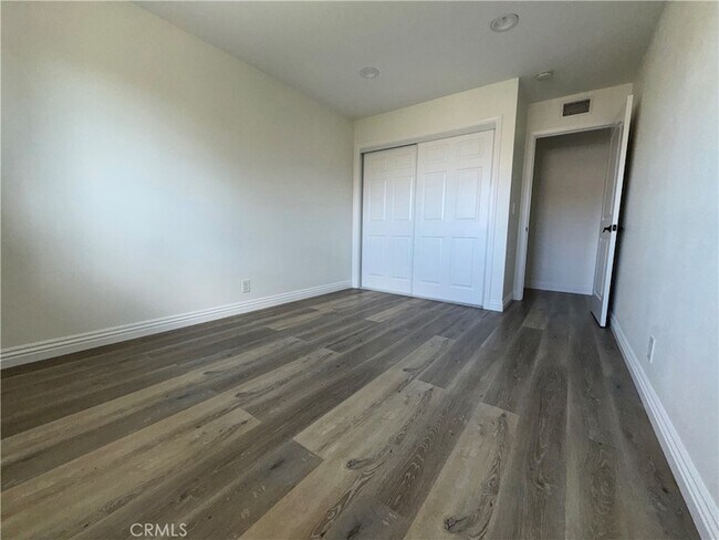 Building Photo - 6911 Laurelhurst Dr