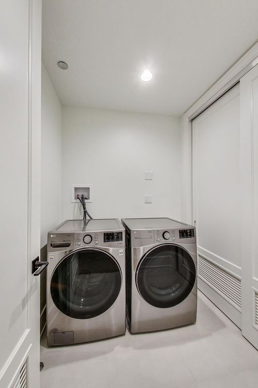 Building Photo - 4920 N Lincoln Ave