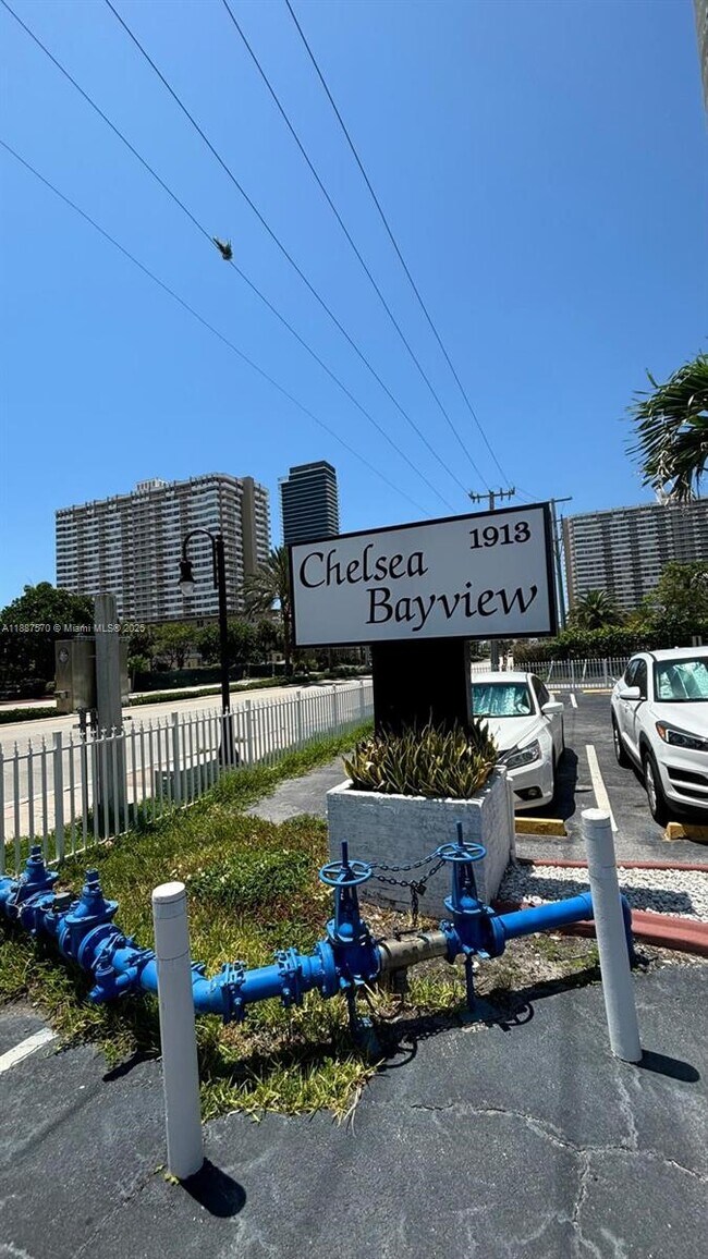 Building Photo - 1913 S Ocean Dr