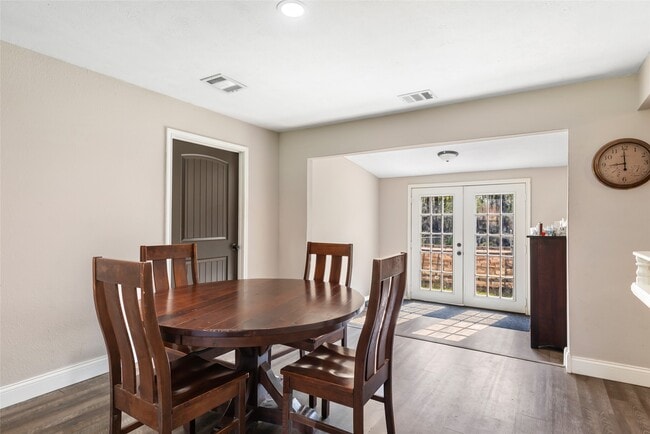 Building Photo - 218 Waterfall Dr