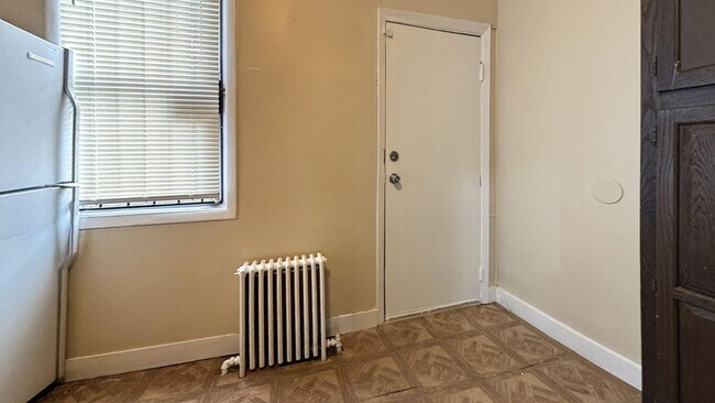 Building Photo - Spacious 3-Bedroom Philly Living: Hardwood Floors & Natural Light