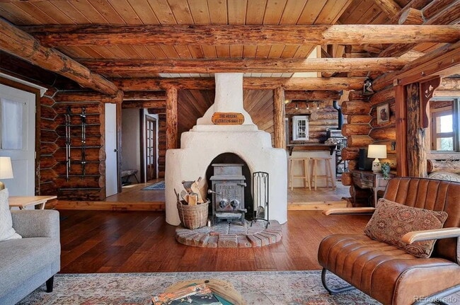 Building Photo - Mountain Log Home for Rent with views and ...