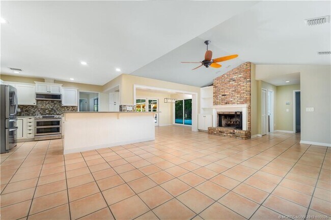 Building Photo - 7 Oakwood Dr