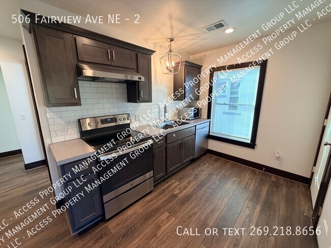 Building Photo - 506 Fairview Ave NE