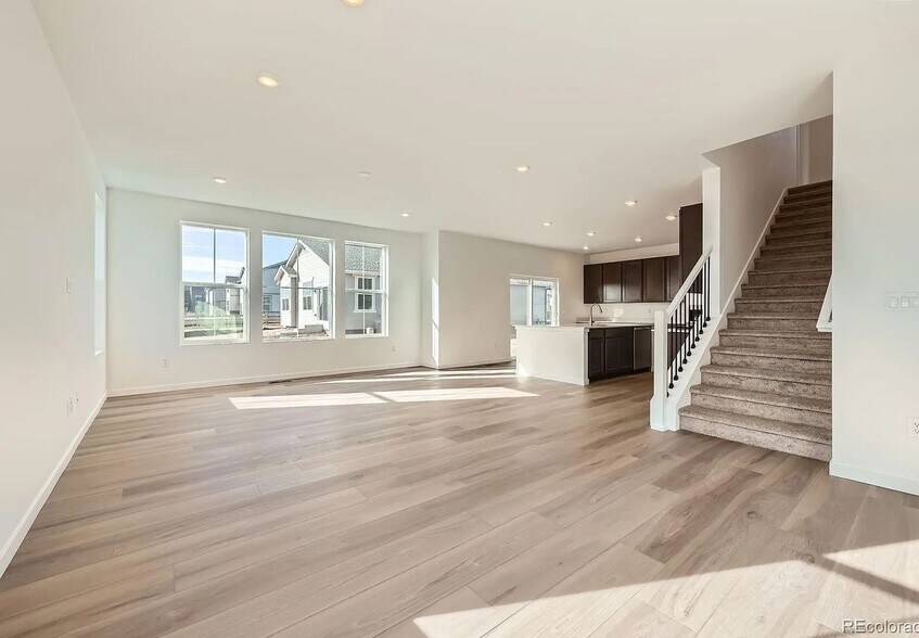 Building Photo - 4858 Astor Pl