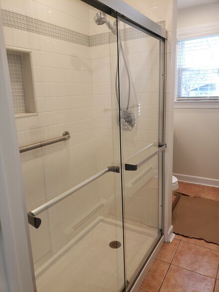 Building Photo - 34 Old East Neck Rd