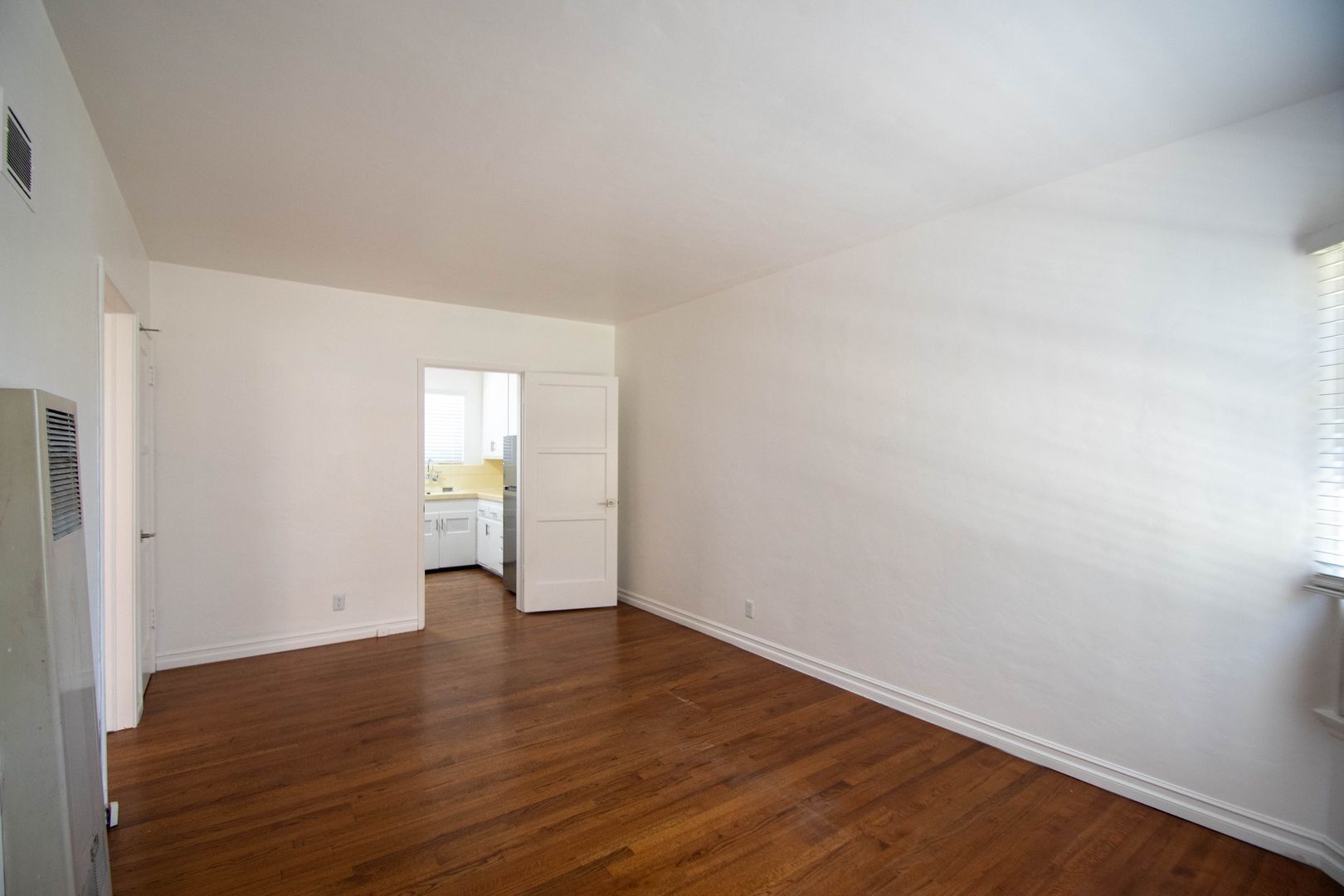 Building Photo - 10839 Moorpark St