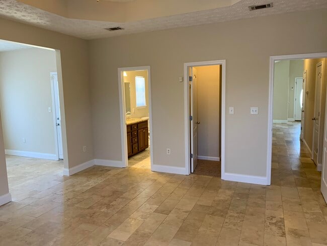 Building Photo - 270 Mallot Beach Dr