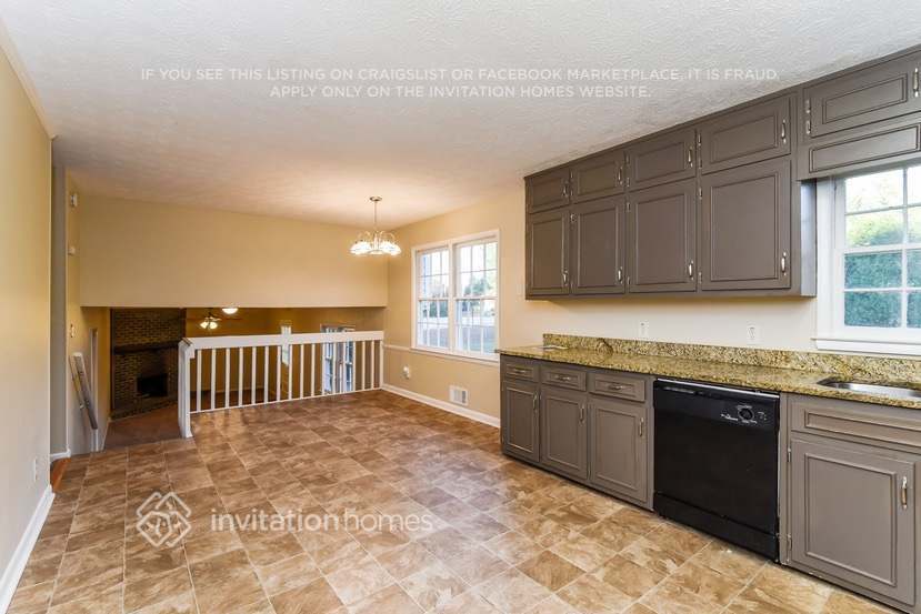 Building Photo - 3396 San Antonio Dr