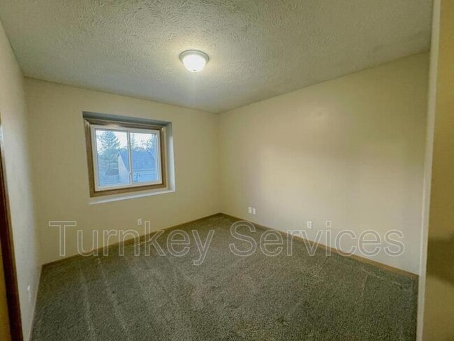 Building Photo - 2107 Queen Dr