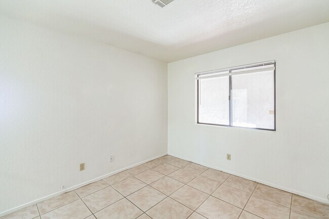 Building Photo - 78701 Ave 42