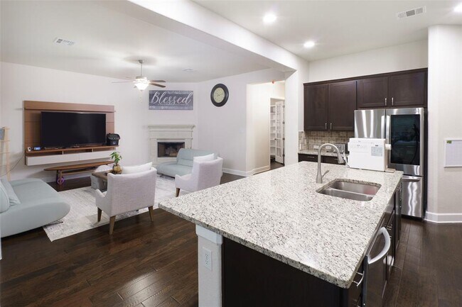 Building Photo - 209 Brantley Lake Ln