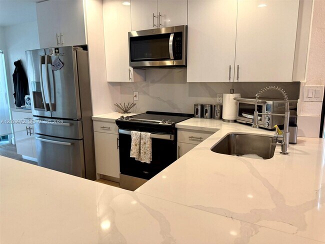 Building Photo - 6420 NW 109th Ave