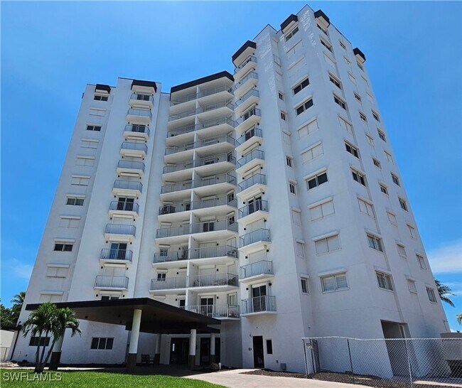 Building Photo - 9051 Gulf Shore Dr
