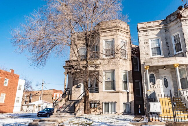 Primary Photo - 7237 S Ridgeland Ave