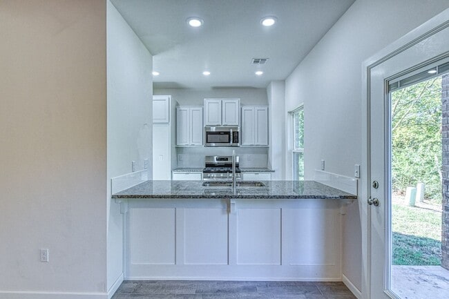 Building Photo - Brand New Construction! Lawn care included!