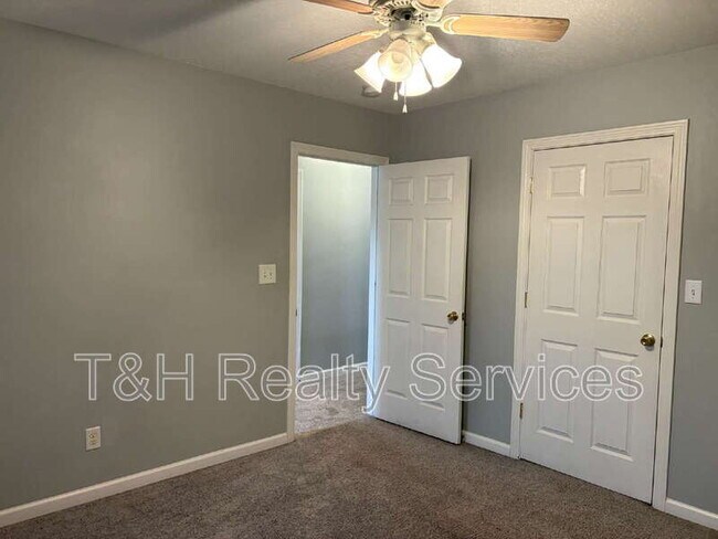 Building Photo - 409 W Washington St