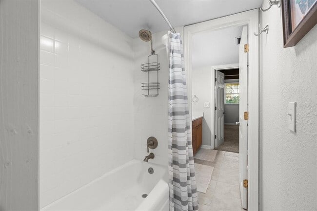 Building Photo - 784 E Michigan St