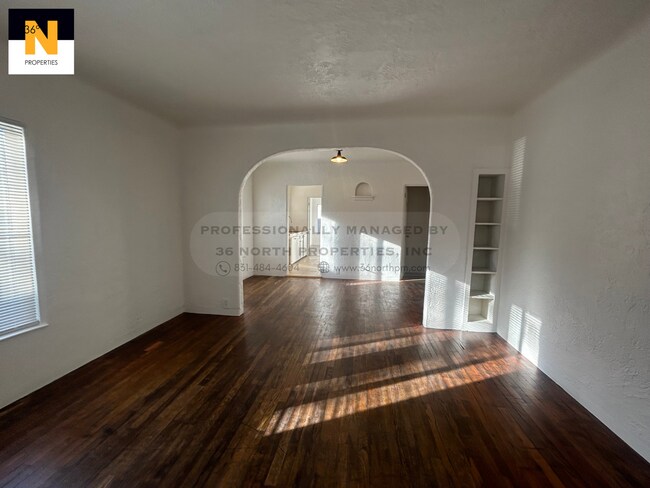 Building Photo - 216 7th St