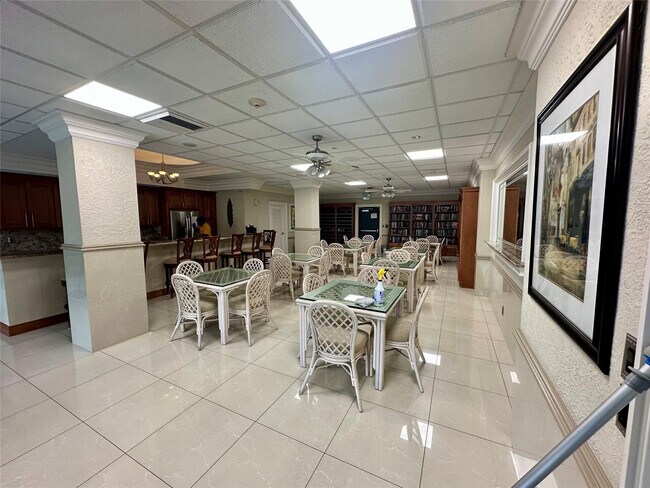 Building Photo - 1012 N Ocean Blvd