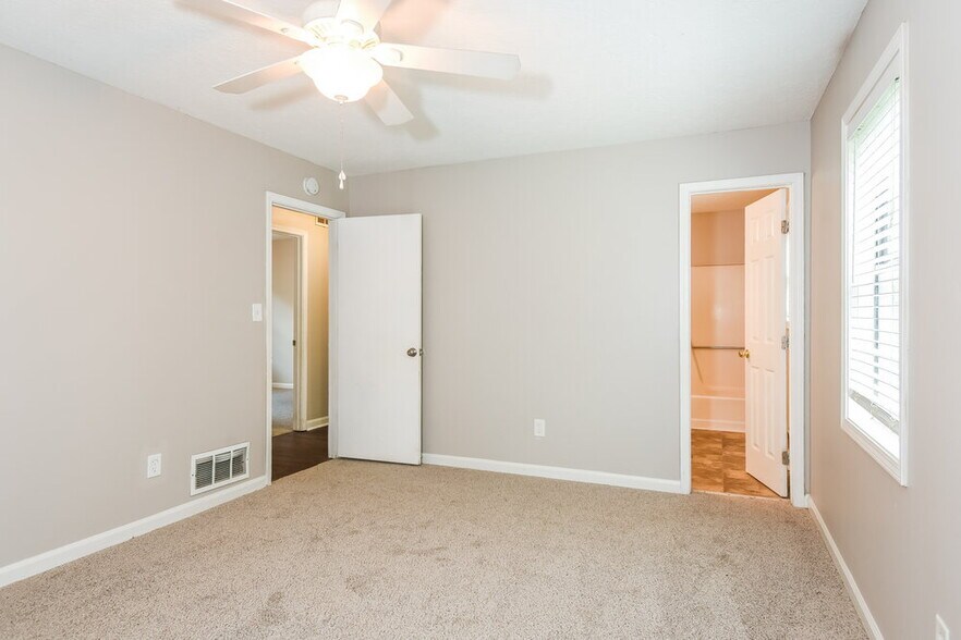 Building Photo - 1009 Hicksmil Dr SW