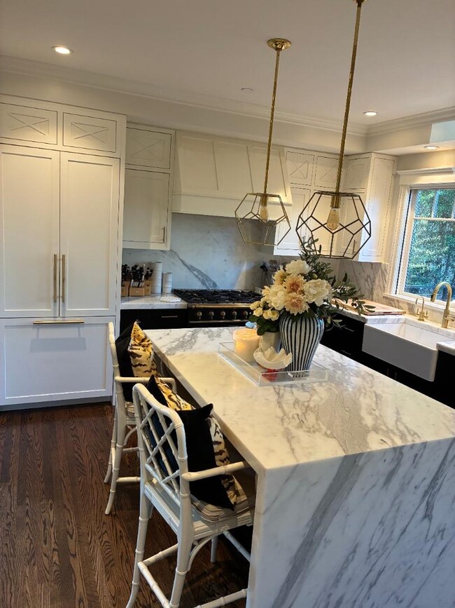 Building Photo - 212 Dwight Rd