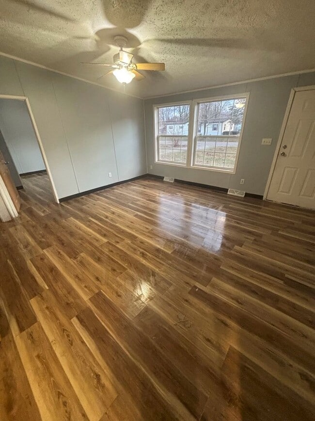 Building Photo - The perfect 3 bedroom 2 bathroom Home