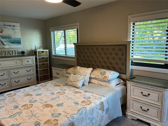 Building Photo - 1534 Monroe St