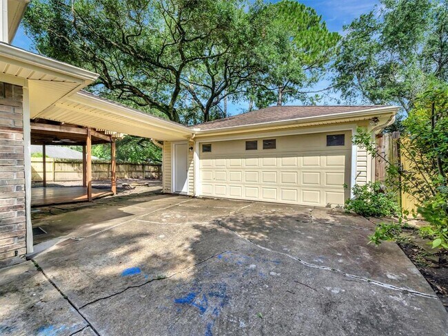 Building Photo - 15014 Torry Pines Rd