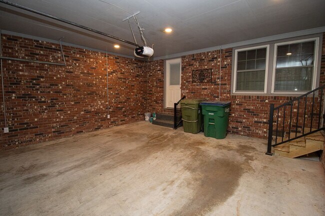 Building Photo - Renovated 5BR Home Minutes from Downtown Columbia | Two Full Kitchens + Fenced Yard ~ Available M...