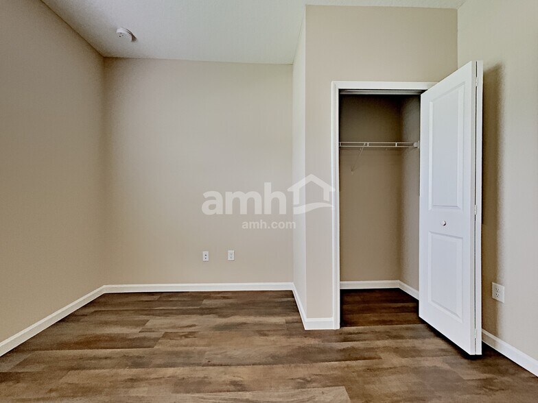 Building Photo - 300 Anastasia Park Rd