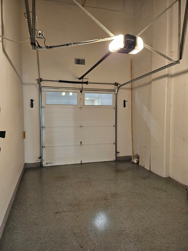 Garage - 3835 Heart Cmn