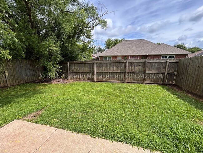 Building Photo - 1001 Trenton Dr
