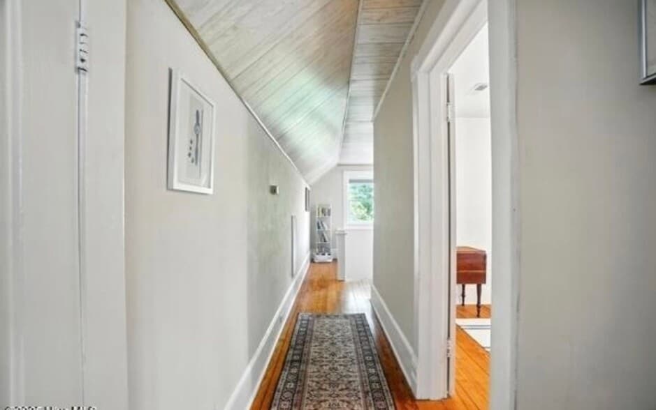 Building Photo - 307 S Oakum St