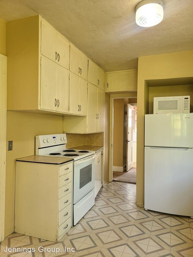 Building Photo - 5 br, 2 bath House - 1638 Orchard Street