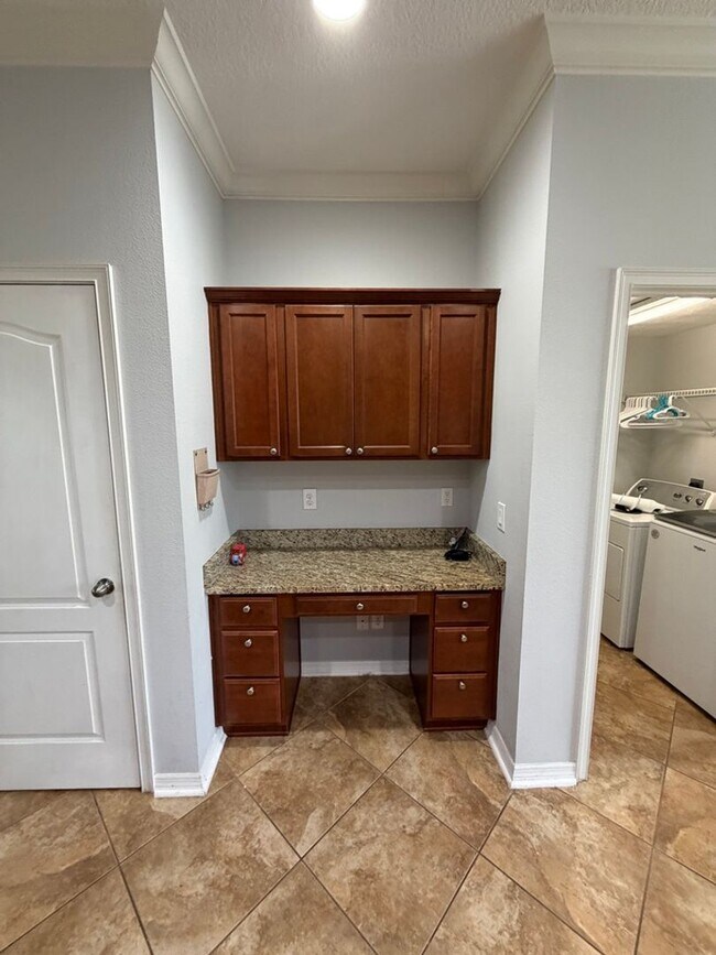 Building Photo - Townhome for rent