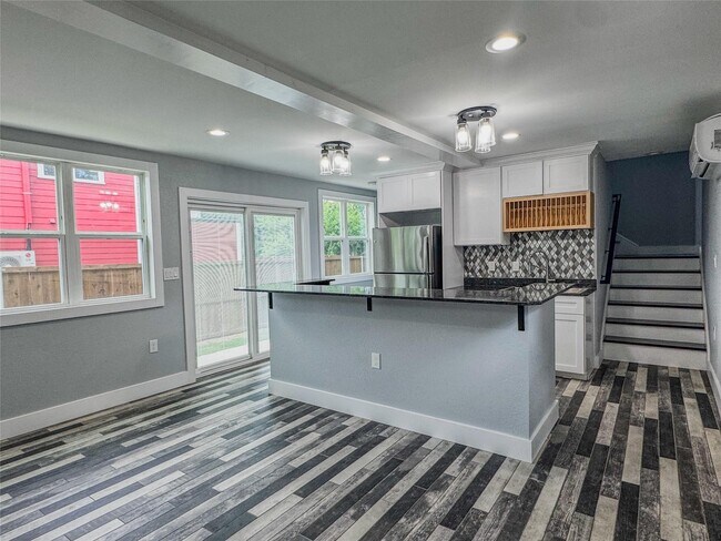 Building Photo - 1232 Kennie Dr