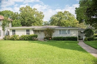 Building Photo - 7431 Midbury Dr