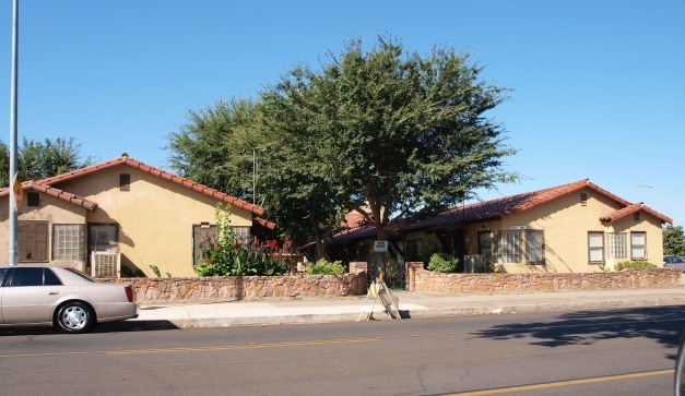 Primary Photo - Royal Court Apartments