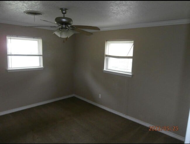 Building Photo - Beautiful East side Living