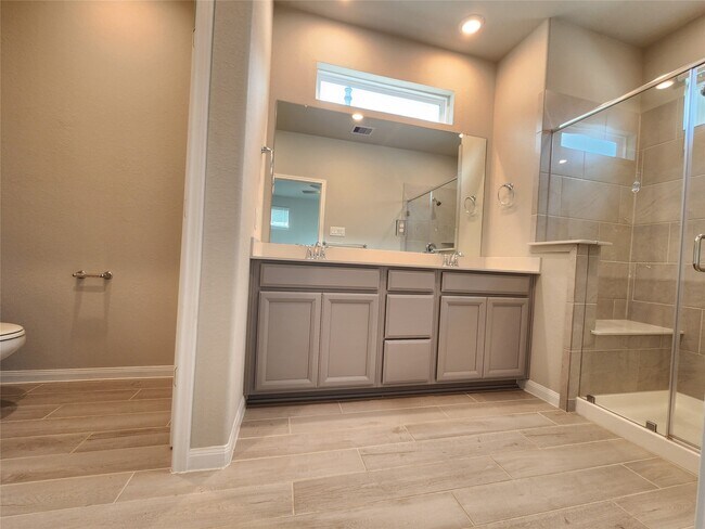 Building Photo - 1513 Lakeline Oak Dr