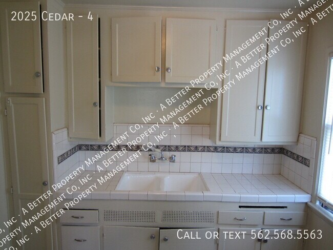 Building Photo - 2025 Cedar-4