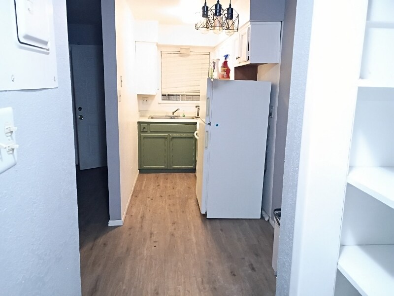 Building Photo - 515 Valencia Dr SE