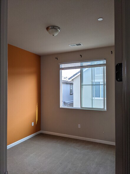 Building Photo - 625 Montage Cir