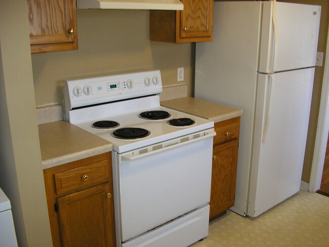 Building Photo - 4490 Woodstone Dr