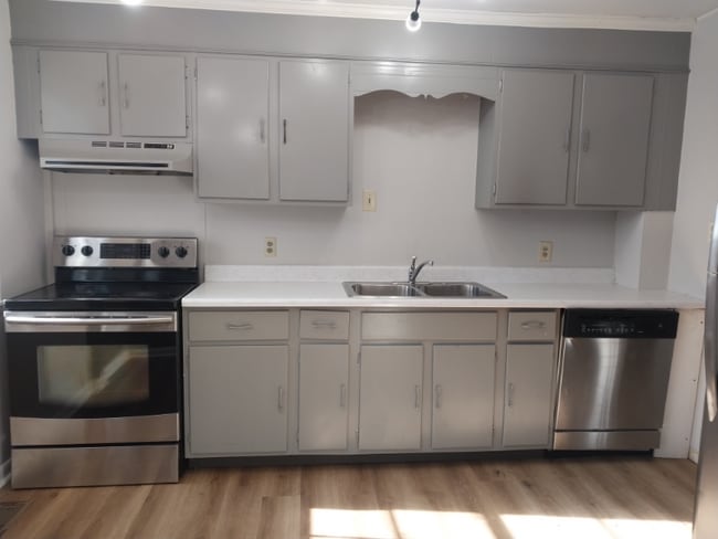 Building Photo - 208 E Tennessee Ave