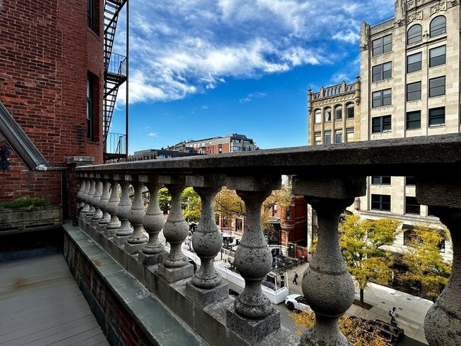 Building Photo - 140 Newbury St